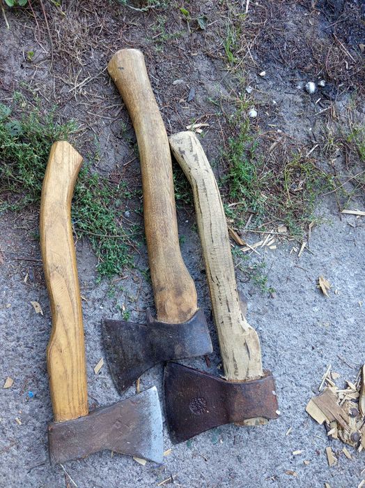 Продам топор 1975г., лопаты, топоры, молотки.