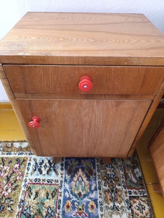 Ogłoszenie ważne do 11 listopada stolik nocny i toaletka PRL