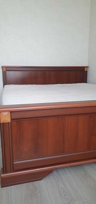 Продам двоспальне ліжко в гарному стані
