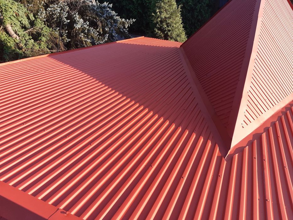 Remont dachów, przekładka dachu, malowanie dachu, styropapa.