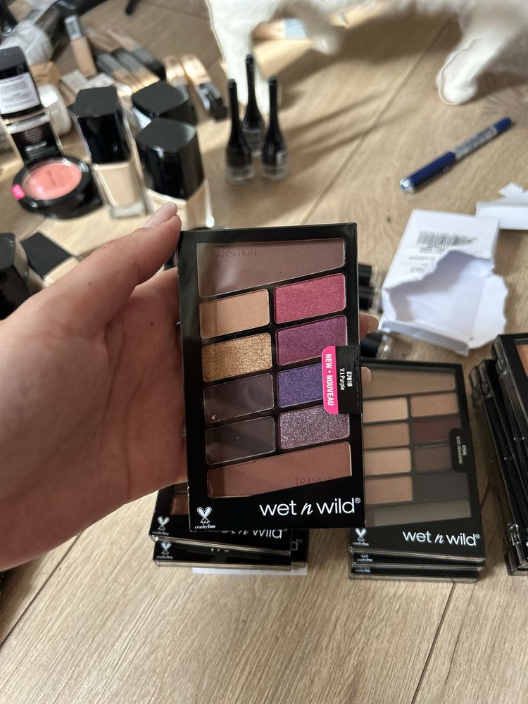 Cienie do powiek WET N WILD różne kolory