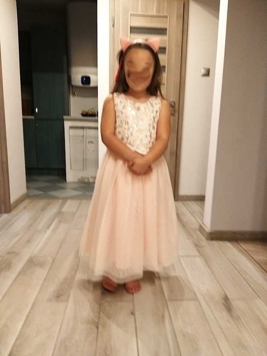 Sukienka rozmiar. 140