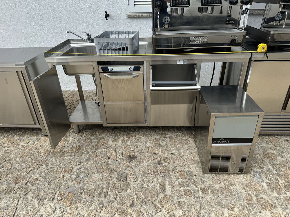 Bancada em inox para maquina de cafe , M.gelo M.chavenas