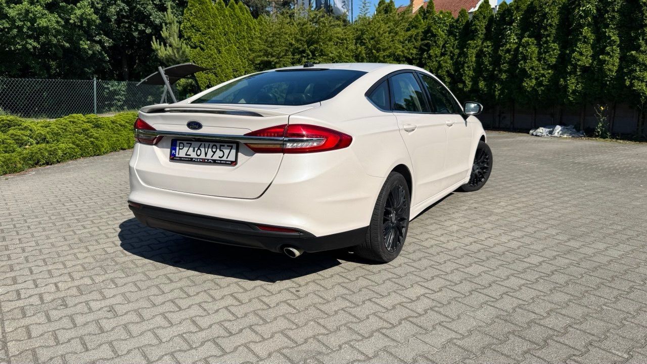 Ford Fusion 2.0 Hybrid SE z 2017 roku