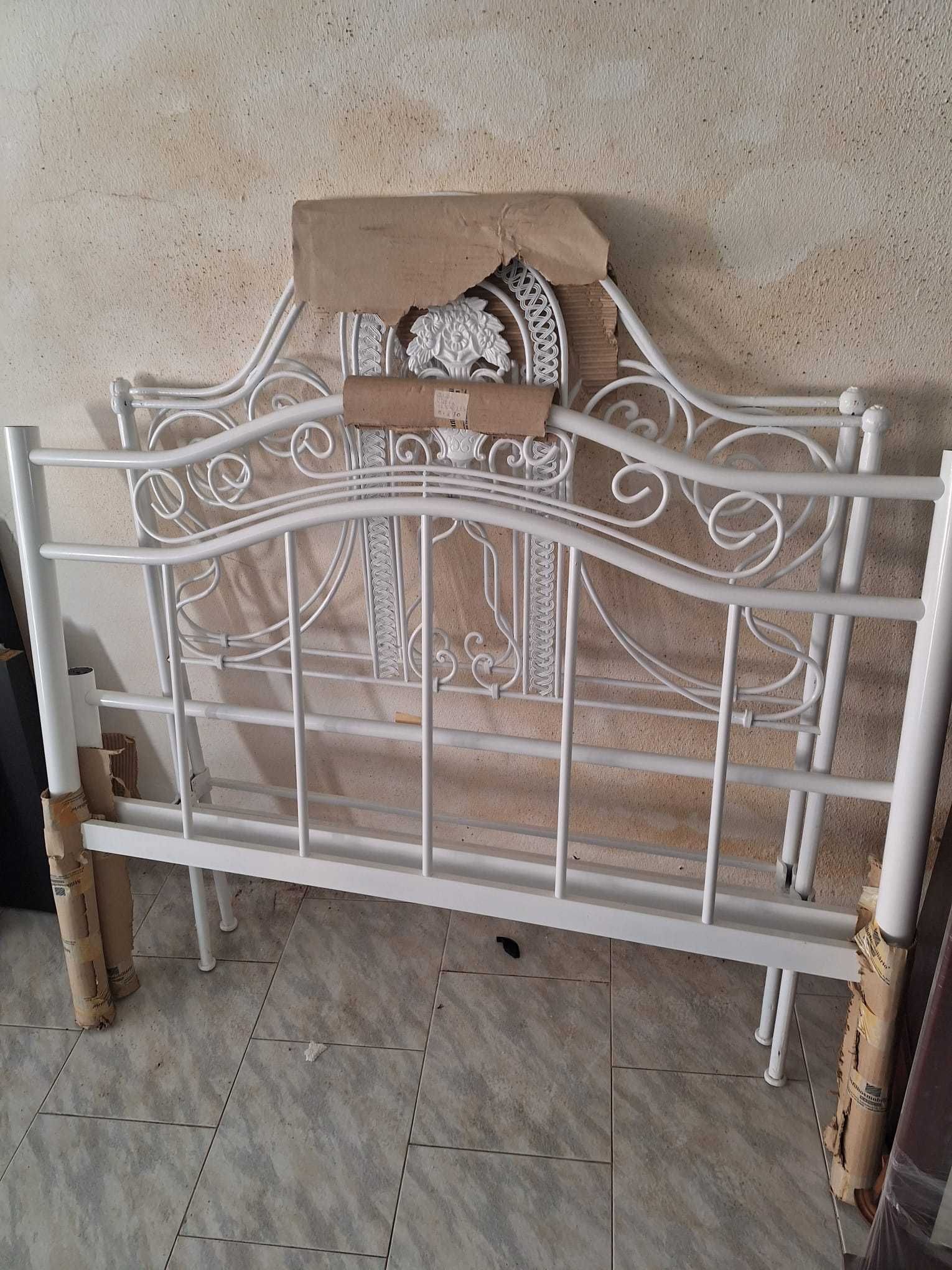 Cama classica de ferro