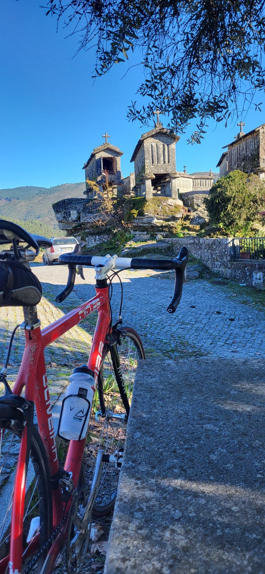 Bicicleta estrada aluminio com forqueta em carbono