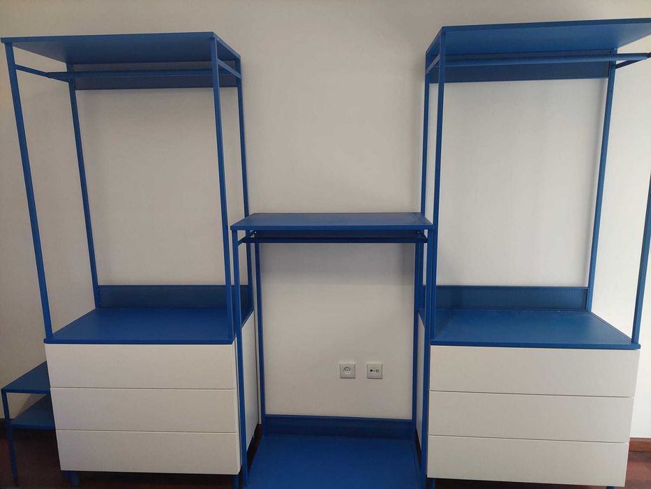 Conjunto IKEA PLATSA azul + 2 mesas de cabeceira – Excelente estado