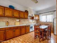 Moradia com dois apartamentos t3 com utilização independente