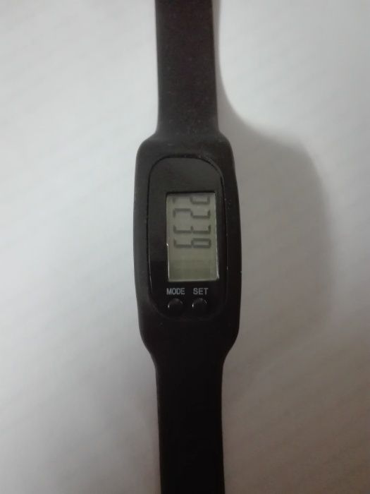 Relógio pedómetro e conta calorias muito simples