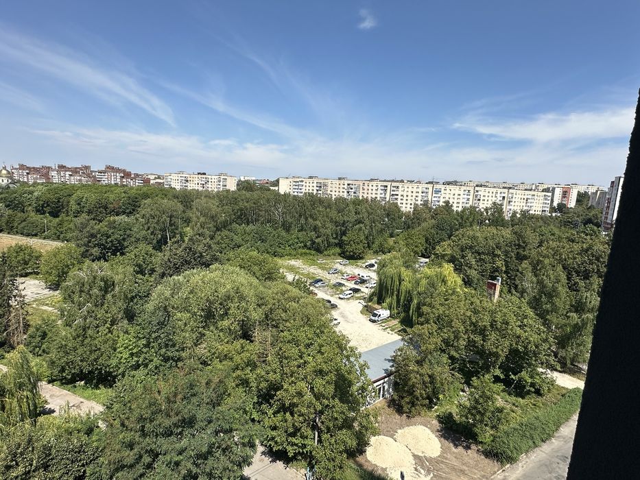 Продається трикімнатна квартира район Канада.