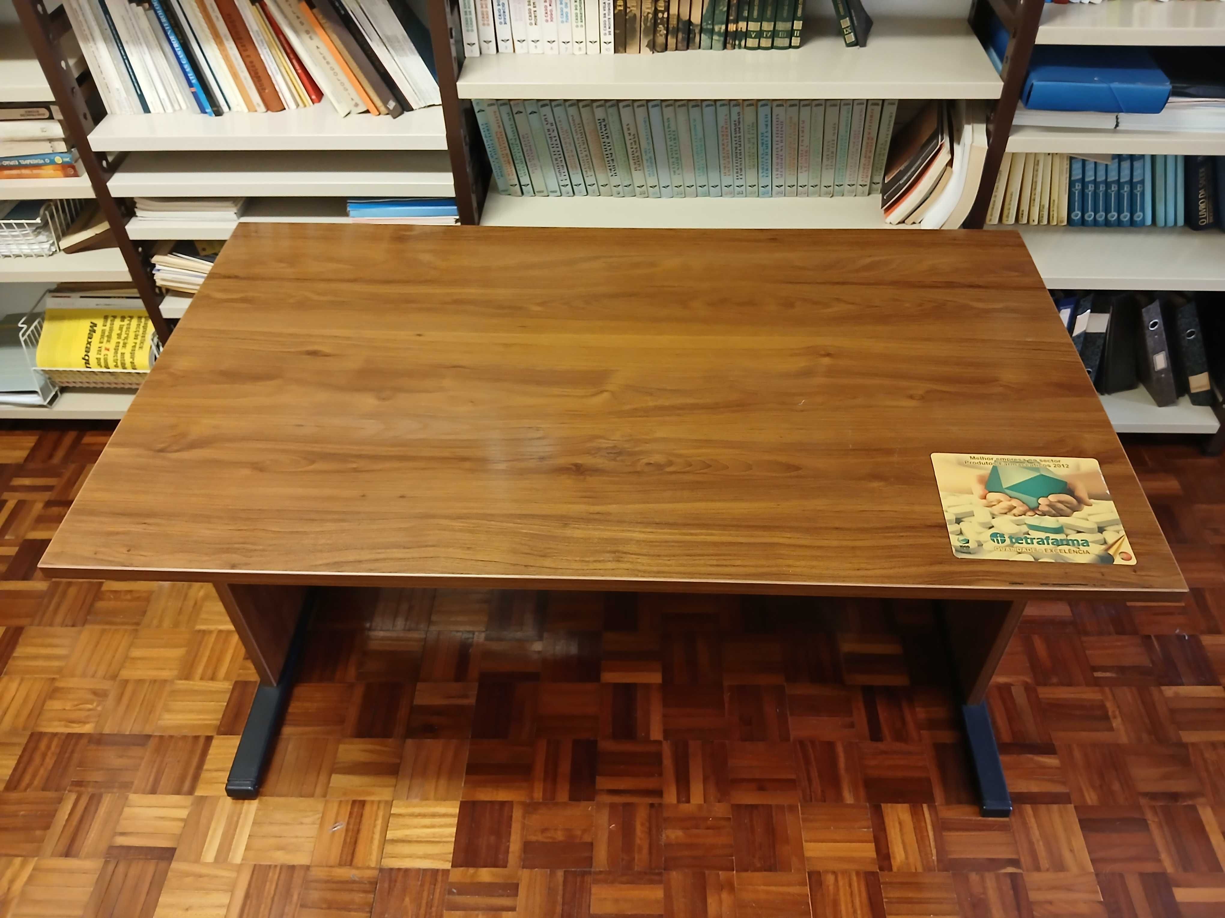 Secretaria de escritorio grande - Linhas simples - Solida
