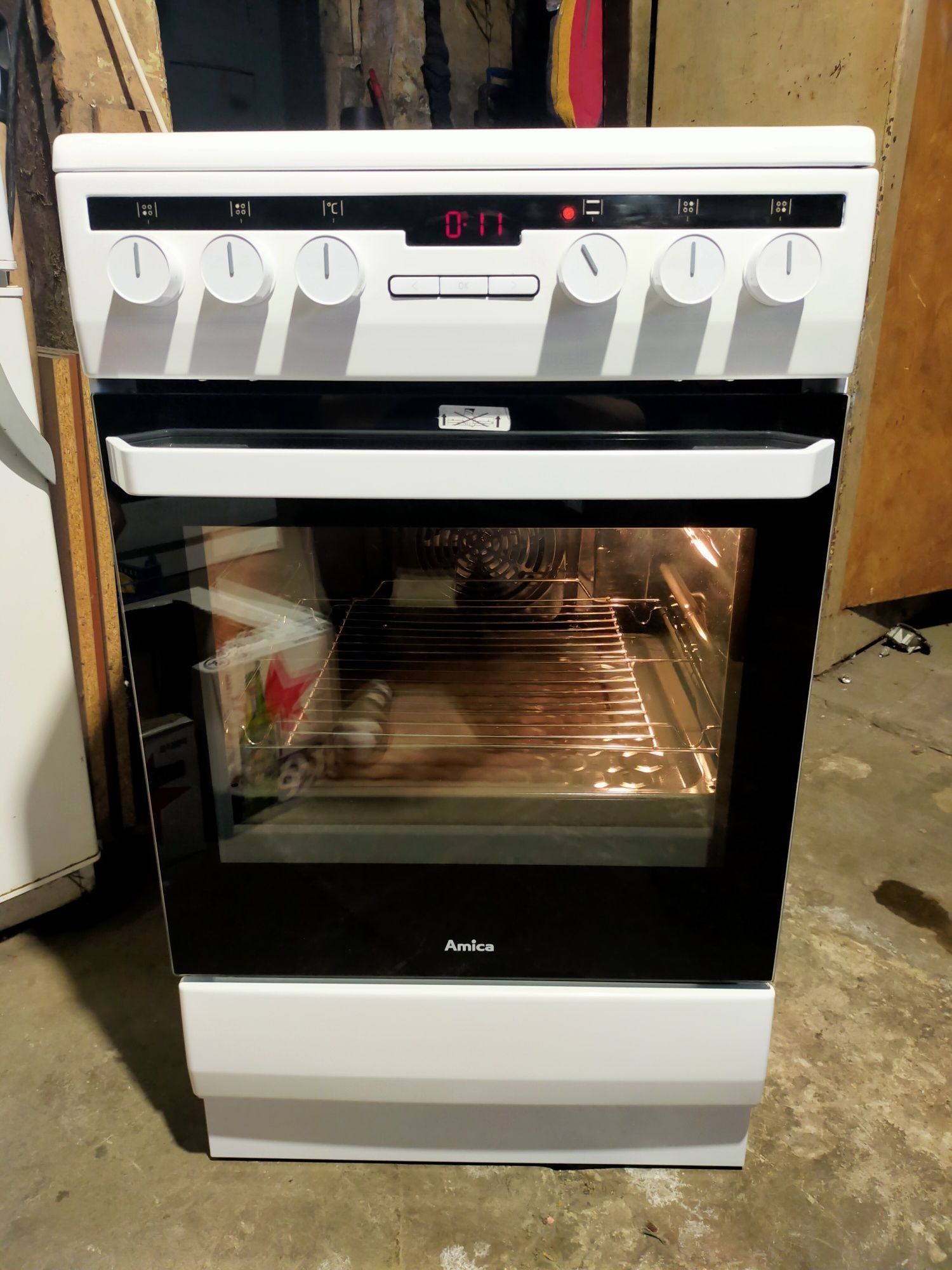 Плита електрична стокова Amica SHC11505/1W склокераміка