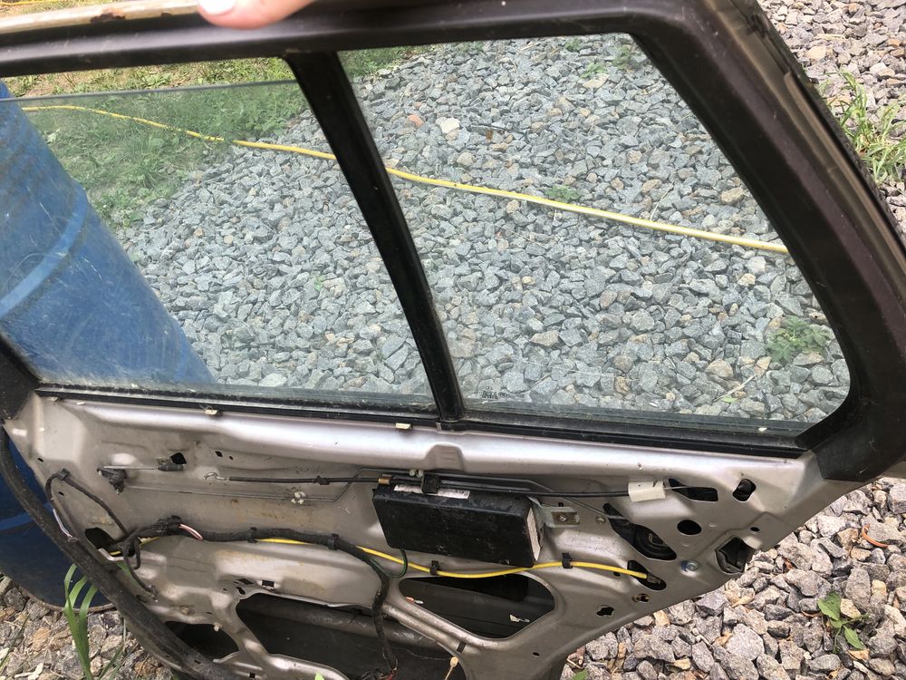 Двері Mersedes 210
