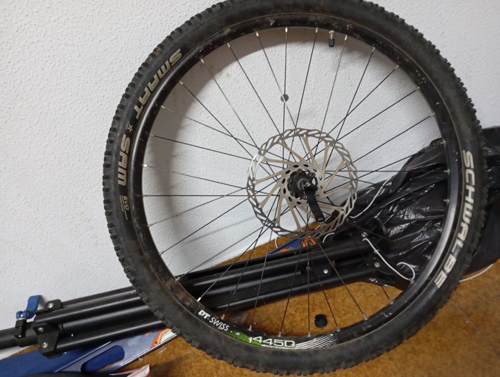 Roda bicicleta BTT 26 com aros DT Swiss