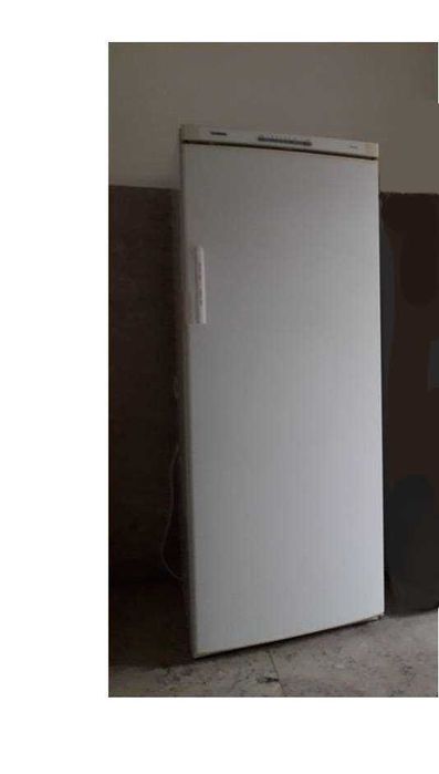 Frigorífico vertical, marca Siemens.