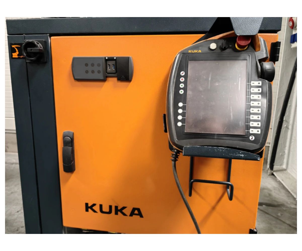 Szlifująco-Tnący Robot Kuka Kr 210 R2700 Prime Ze Stołem Obrotowym