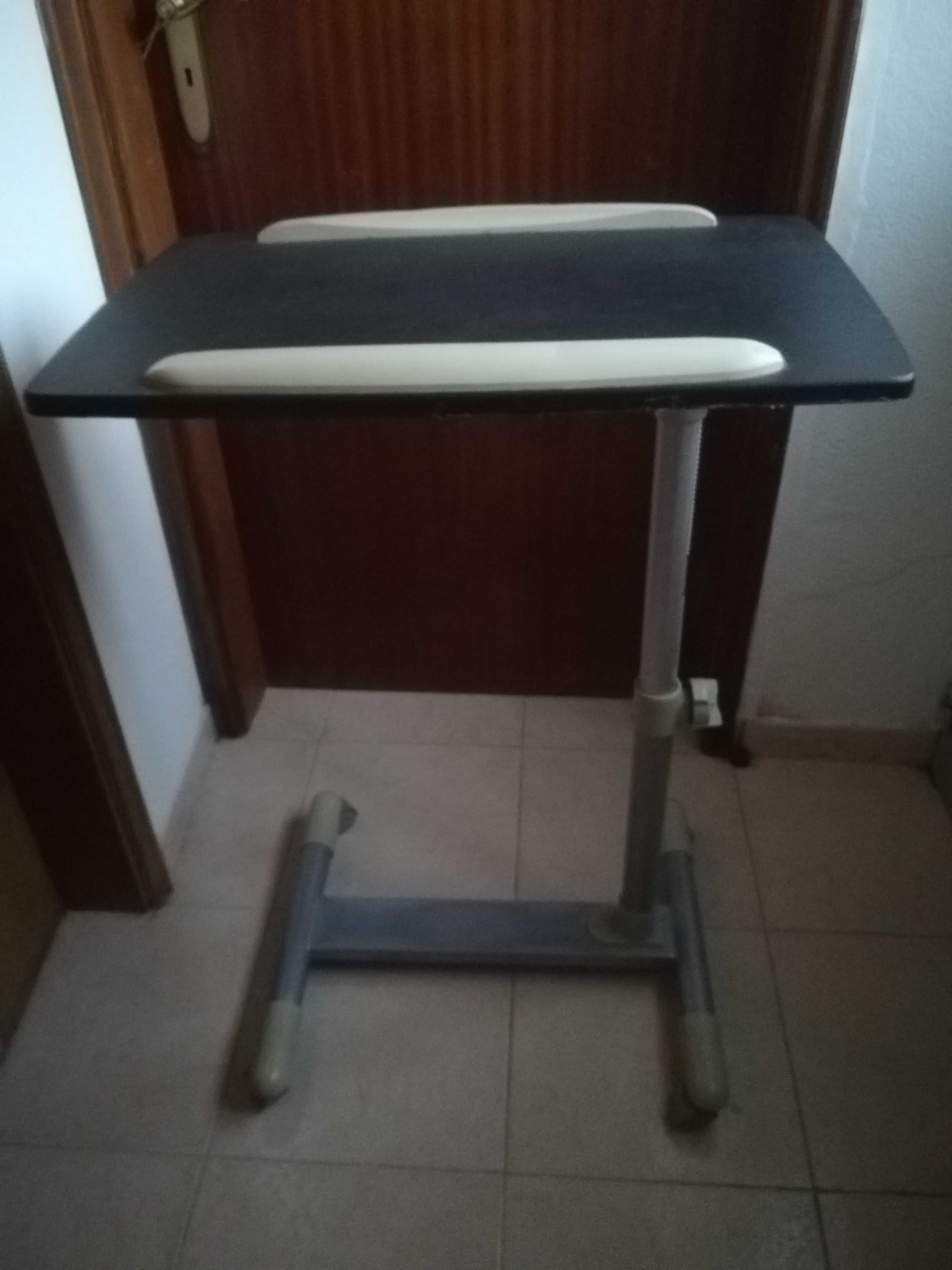Mesa de Apoio Ajustável