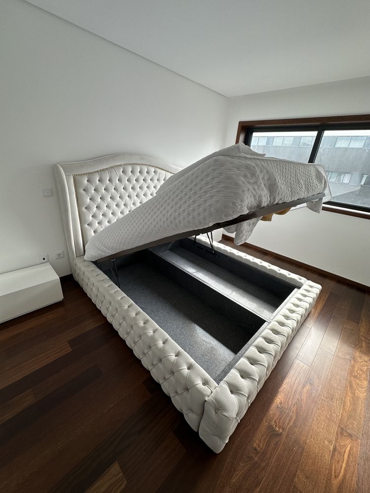 Cama King Size, Modelo Capitonê