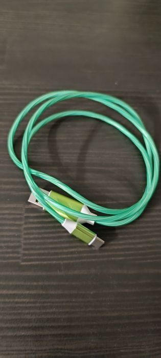 Неоновый ! USB type-c кабель для зарядки , очень эффектно смотрится ,