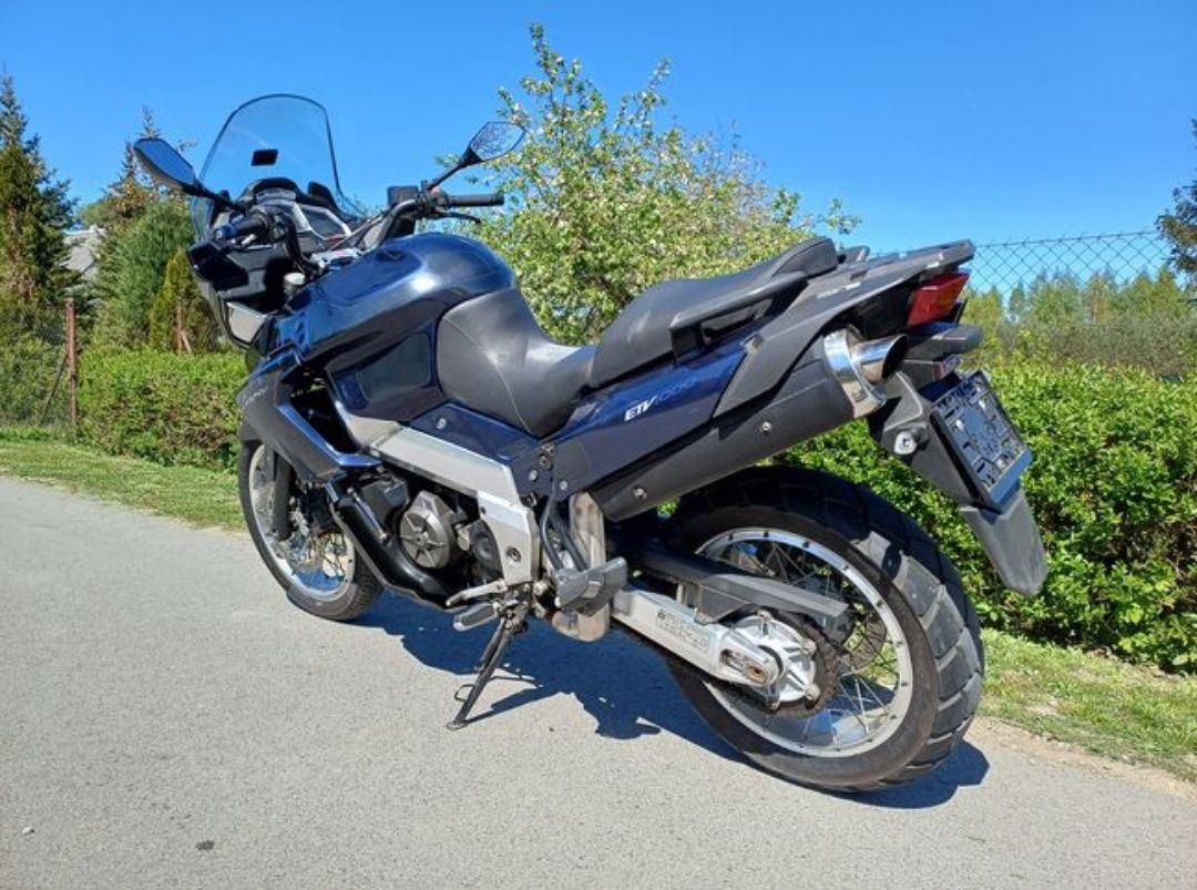 Aprilia Etv 1000 Caponord 
Odpala i jeździ ale jest uszkodzony licznik