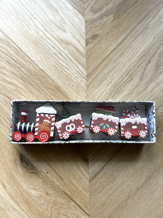 Drewniany pociąg świąteczny Eloy nowa dekoracja bożonarodzeniowa 20 cm