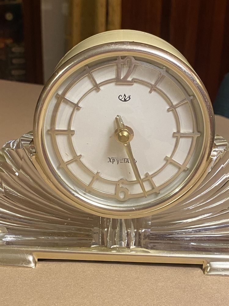 Relógio de Mesa Soviético, modelo ‘Kristal’. Art déco.