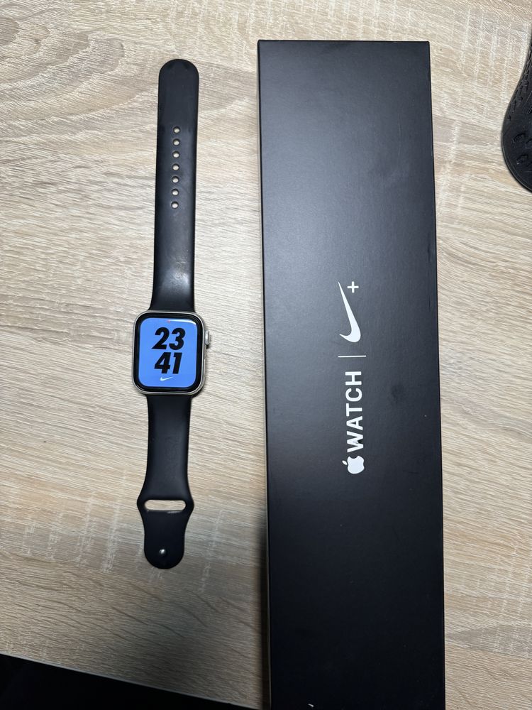 Apple watch 4 nike +