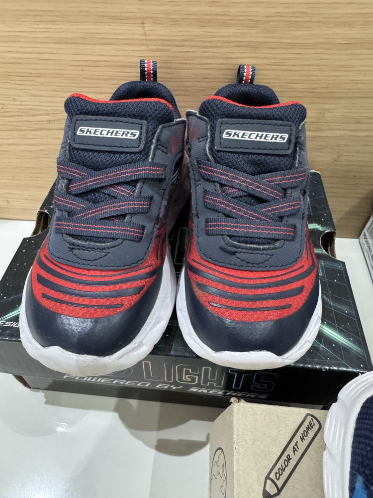 Vendo Ténis SKECHERS número 24 com luzes como NOVOS