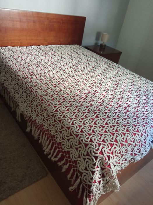 Colcha em renda feita à mão