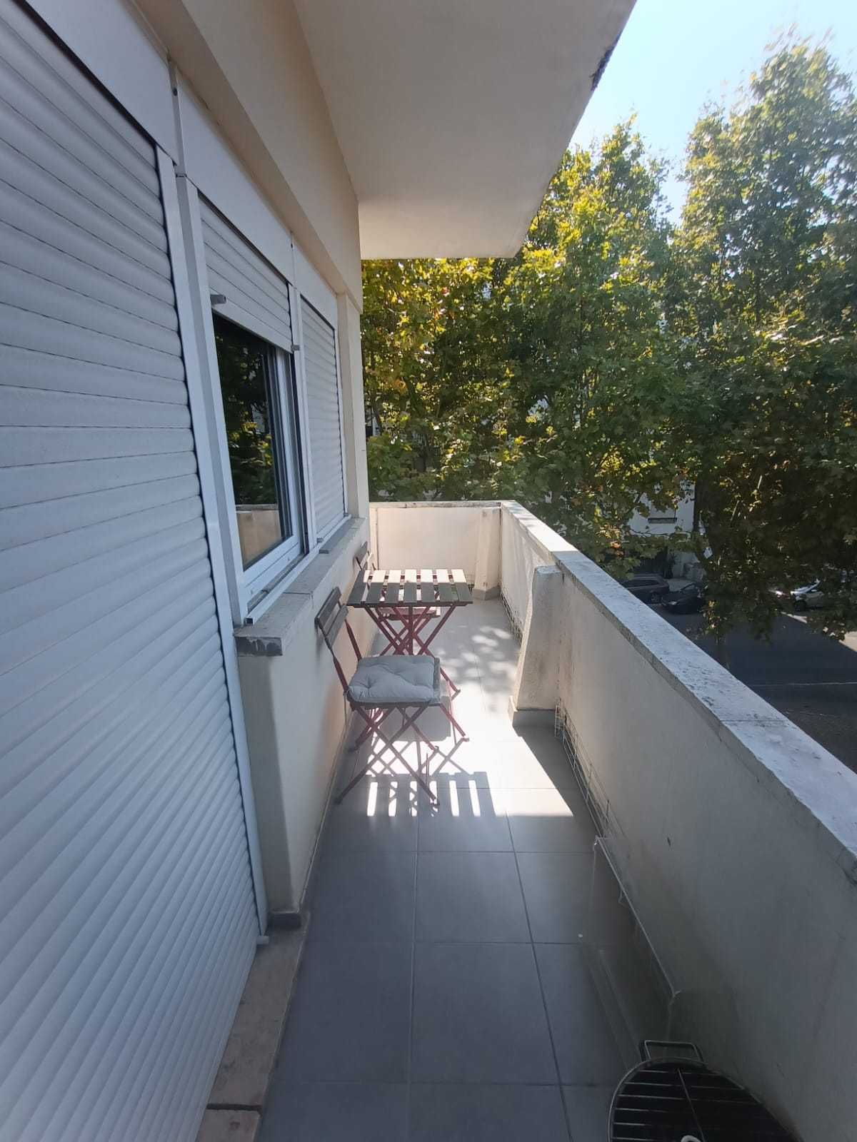 T3 Mobilado e Equipado com Terraço em Almada – 1.500 €/mês