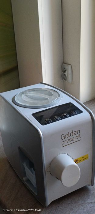Wyciskarka oleju z nasion roślin oleistych.