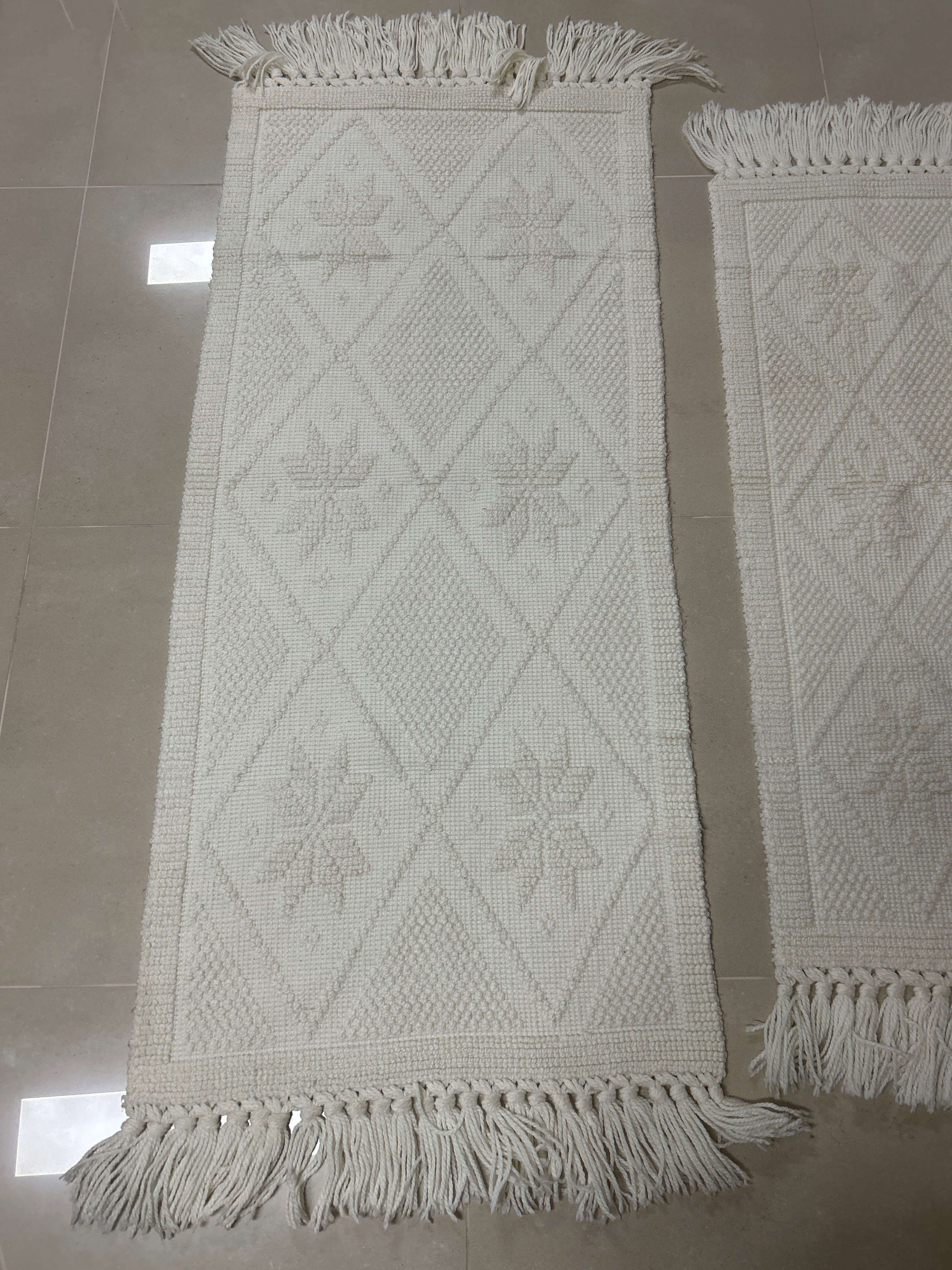 Tapete para quarto, 1 tamanho grande e 2 mais pequenos.