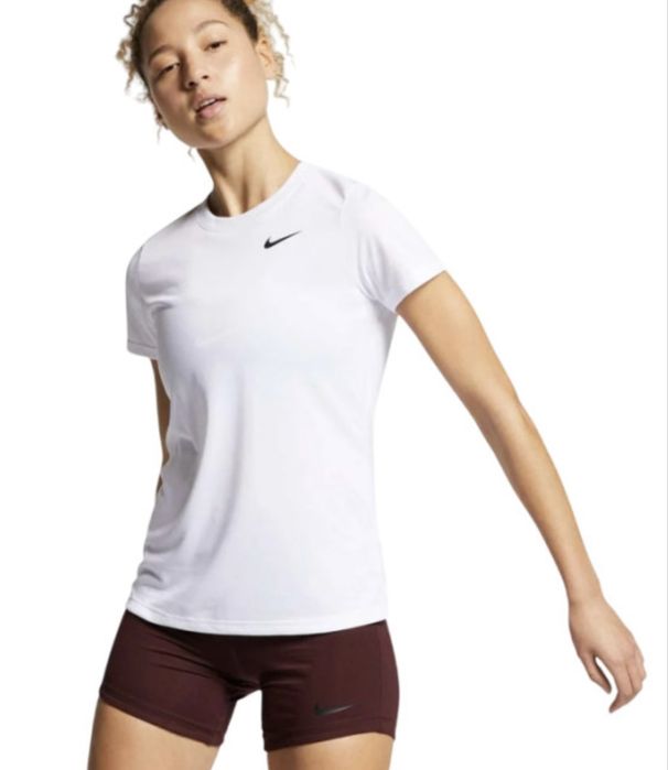 Жіноча футболка Nike, розмір - S