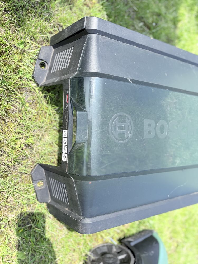 Automatyczna kosiarka robot Bosch Indego S+ garaz plus stacja ładujaca