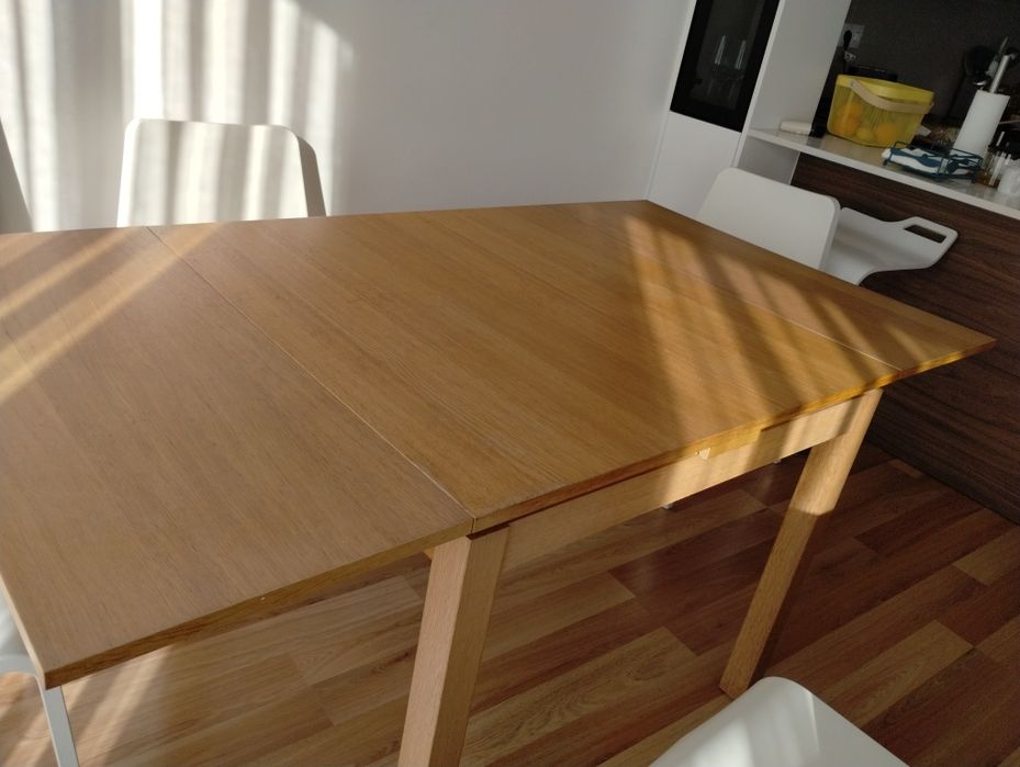 Mesa de refeições extensível