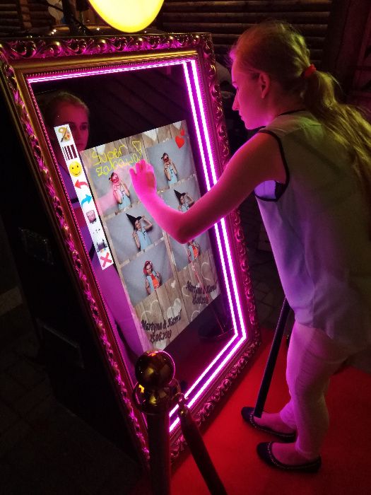 Fotolustro fotobudka , napis LOVE, samochód do ślubu