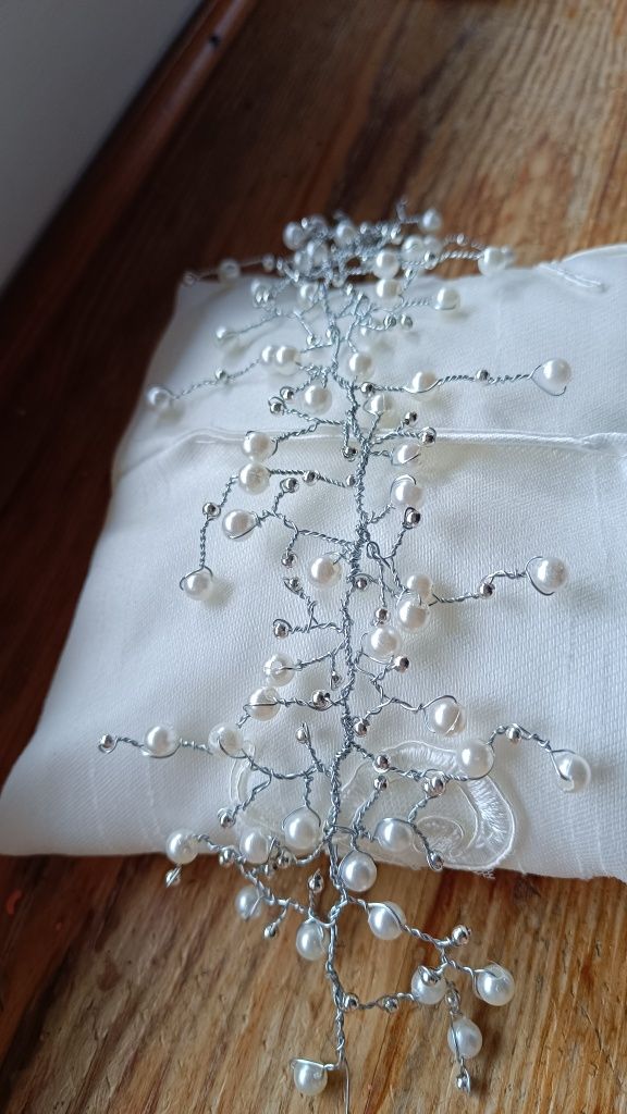 Ślubna ozdoba do włosów z perełkami