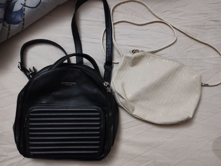Рюкзак чорний шкіряний і сумочка біла