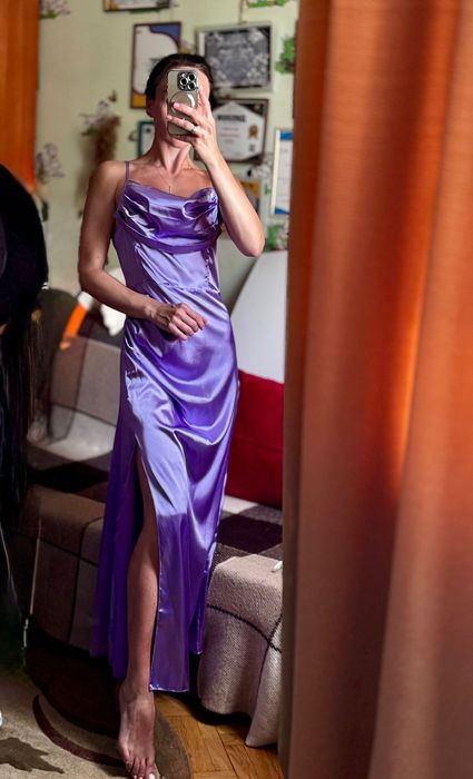 Атласна максі сукня