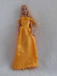Barbie z żółtą sukienką