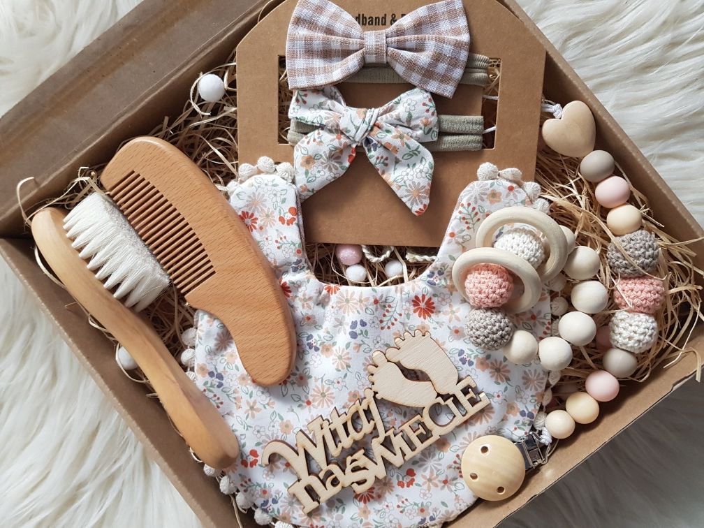 Prezent dla niemowlaka giftbox zestaw prezentowy beżowy babyshower śl