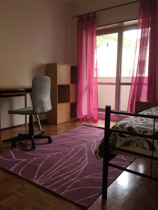 Aluga-se Quarto a Estudante