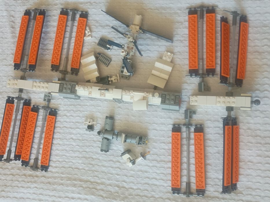 LEGO 21321 stacja kosmiczna zestaw niekompletny
