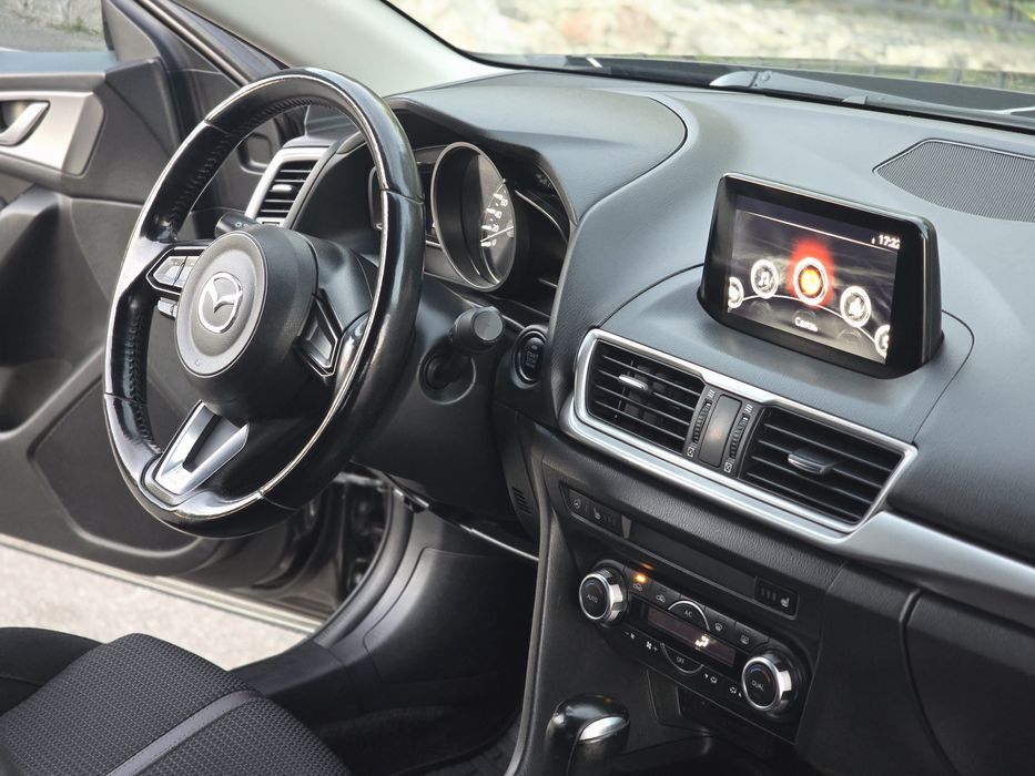 Продам свою Mazda 3 1.5л - 2017г ( ОФИЦИАЛЬНАЯ )