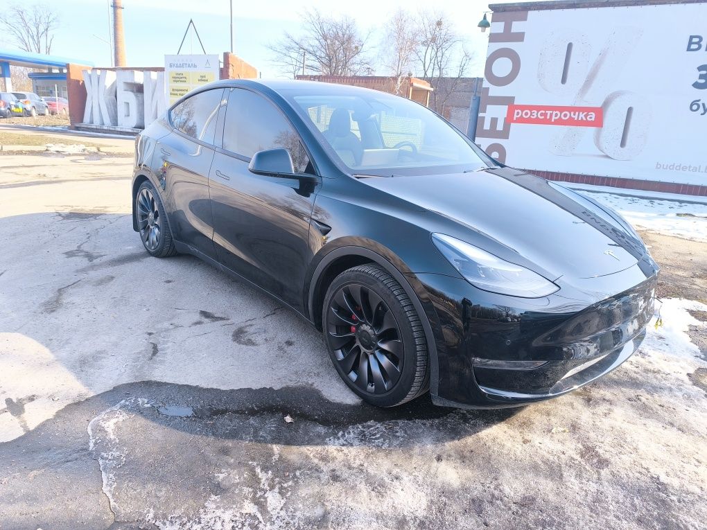 Оригінальні 4 диски R20 на Tesla Тесла Model Y з шинам 255 40 R20
