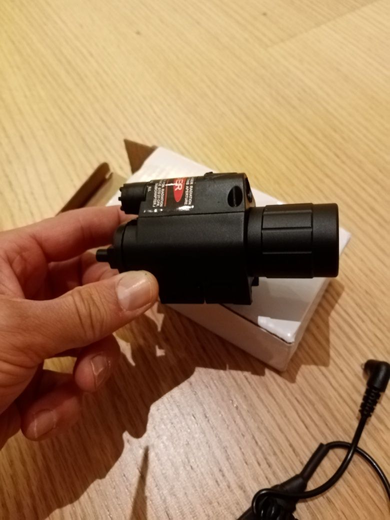 Mira laser com lanterna