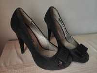 Замшеві туфлі 37р. жіночі чорні на каблуку