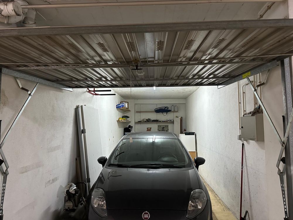 Garagem em Brandoa