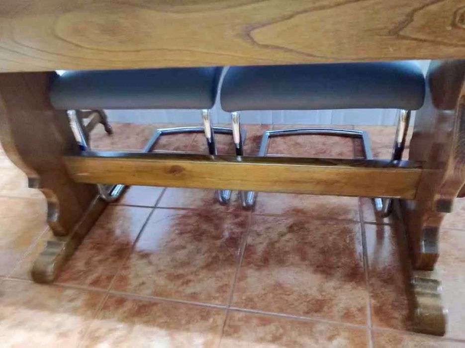 Mesa de Granito (Rosa) com Base em Castanho – Desmontável