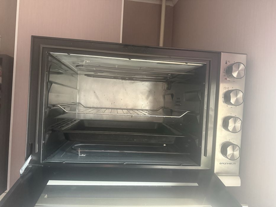 Піч електрична Grunhelm в гарному стані. 70л., 2500 Вт.